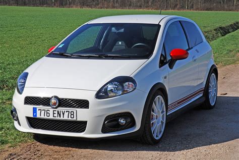 photo FIAT GRANDE PUNTO Abarth SuperSport coupé 2009 - Motorlegend.com