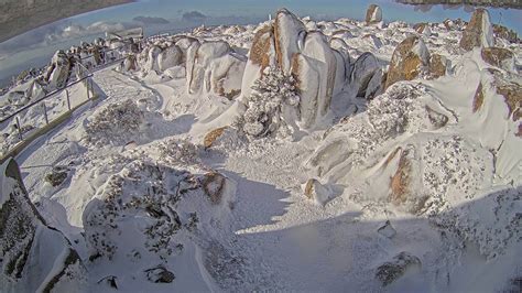 Snow blankets Hobart's kunanyi/Mt Wellington