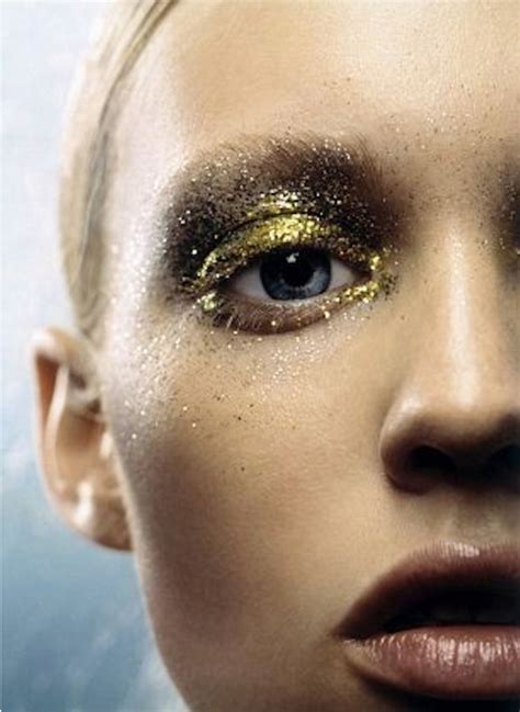 25 Eye-Catching Sparkly Makeup Ideas - Pretty Designs