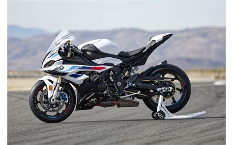 【BMW S1000RR 試乗】210psものハイパワーをつい“扱える”気になれてしまう…伊丹孝裕 | レスポンス（Response.jp）