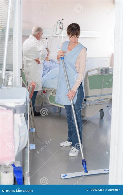 Woman Cleaning Floor Hospital Room Stock Image - Image of sanitation, care: 100427365