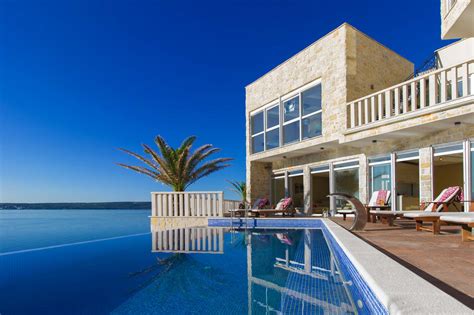 Luxury villa by the sea with private beach, pool and service, Dalmatia ...