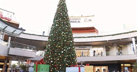 Photos with Santa at Santa Monica Place in Santa Monica at Santa