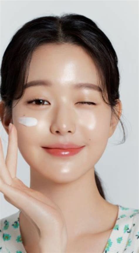 Best Glass Skin Routine in 2023: A Step-by-Step Guide Skin Care Wash, Slimmer Face, Korean Face ...