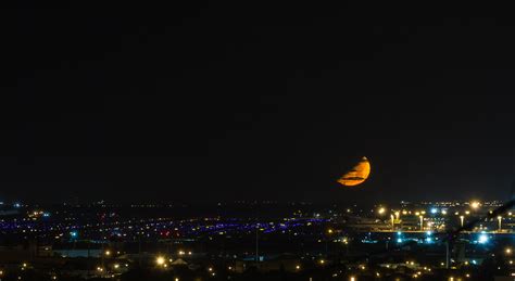 Moonset Over Honolulu - Robert Nakama Photography