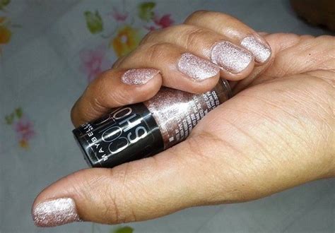 Maybelline Color Show Glitter Mania Pink Champagne Nail Polish: Review and Swatches