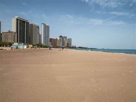 Oak Street Beach – Chicago Traveler