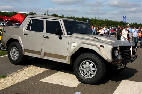 Lamborghini LM002 - Tractor & Construction Plant Wiki - The classic vehicle and machinery wiki