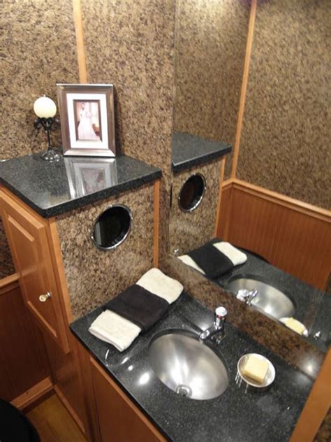 Luxury Mobile Restrooms | Komfort Zone Ltd.