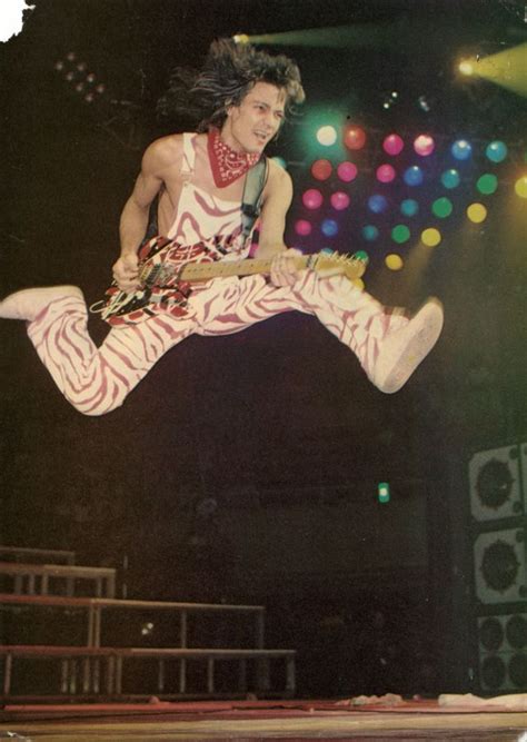 30 Amazing Photographs of Eddie Van Halen on the Stage From the Late ...