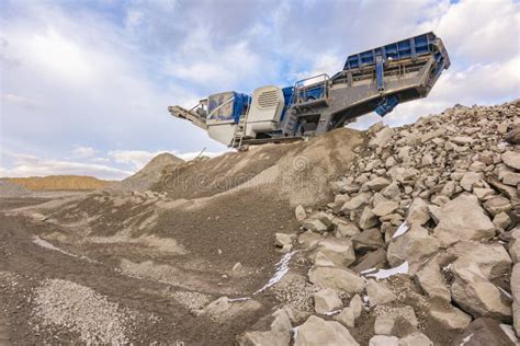 Mechanical Conveyor Belt To Pulverize Rock And Stone And Generate Gravel Stock Image - Image of ...