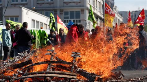 Paris protests: Demonstrators descend on Euronext offices and call on ...