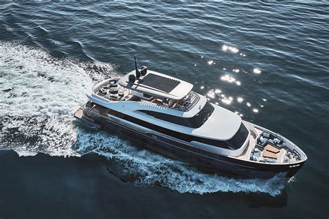 New images of the first high-tech 25m Azimut Magellano 25 Metri