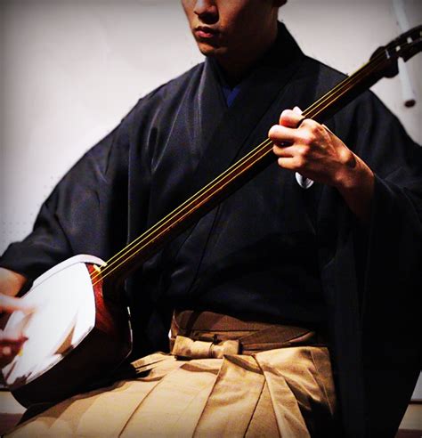 The Percussive Shamisen – Japanese Musical Instrument