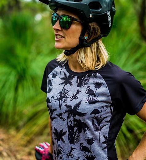 Womens Mountain Bike Clothing | DHaRCO - DHaRCO Clothing | Mountain bike clothing, Bike clothes ...