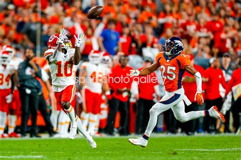 Tyreek Hill Kansas City Chiefs Catch v Denver Broncos 2019 Images ...