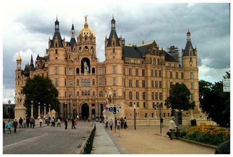 Step back in time with the Schwerin castle in Germany - YourAmazingPlaces.com