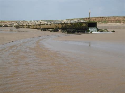 EAST YORKSHIRE COASTAL EROSION - BARMSTON