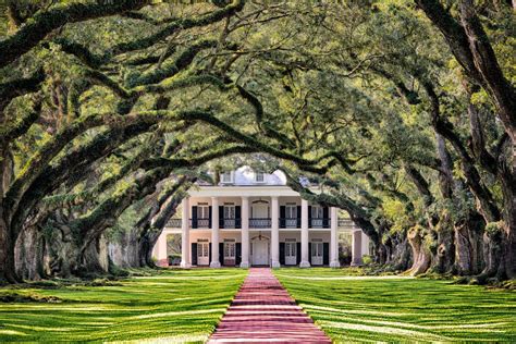 Oak Alley Plantation in Vacherie, Louisiana, photo by Lee Quimby : r/MostBeautiful