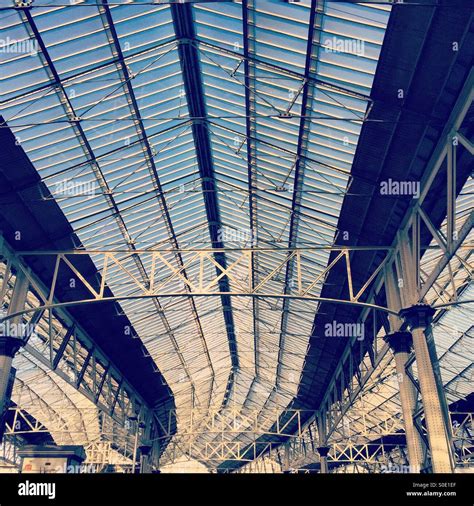 Waterloo station london roof hi-res stock photography and images - Alamy