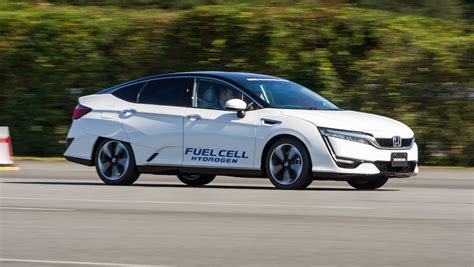 New Honda Clarity FCV hydrogen fuel cell car review - pictures | Auto ...