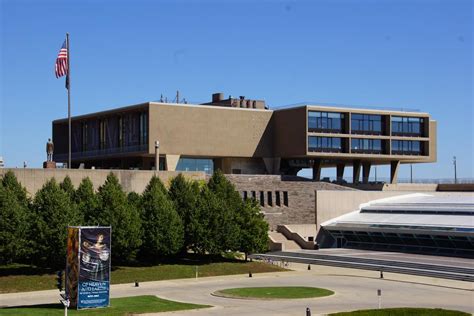 Milwaukee County War Memorial Center (Milwaukee, 1957) | Structurae