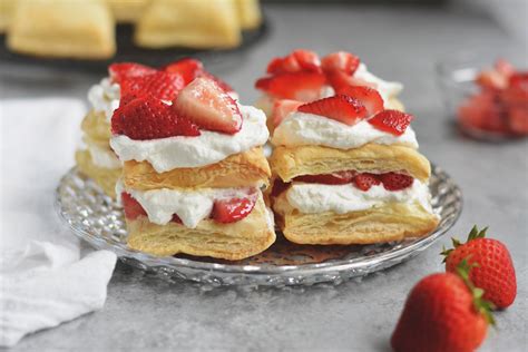 puff pastry desserts with strawberries