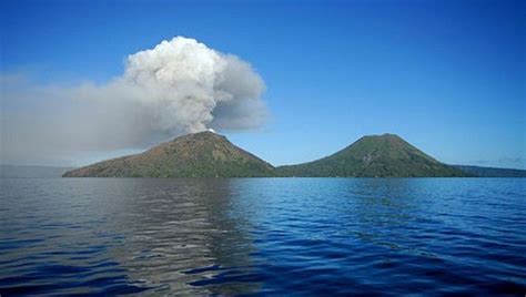 Incredible Video Shows Volcanic Eruption in Papua New Guinea | IFLScience