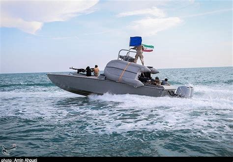 IRGC Navy conducts military drill in Persian Gulf - Tehran Times