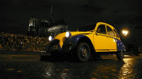 2CV Paris Tour : Visit Paris by 2CV! the Garden of Notre Dame | 2CVParisTour.com