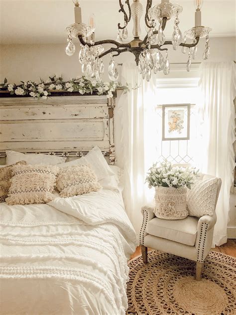 Antique Farmhouse Bedroom Ideas | www.cintronbeveragegroup.com