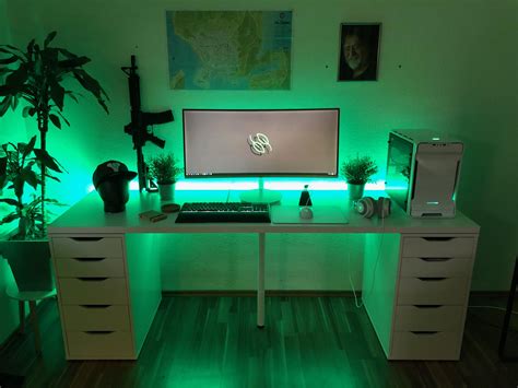 Room Green Gaming Setup / Readers have their cozy libraries, fitness enthusiasts invest in home ...