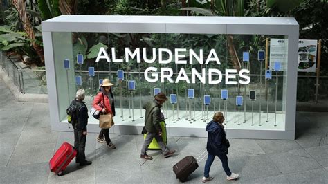 La estación Puerta de Atocha ya lleva el nombre de Almudena Grandes: "Fue la mejor embajadora de ...