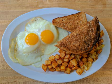 Basic Fried Eggs and Potatoes Recipe - Sauder's Eggs