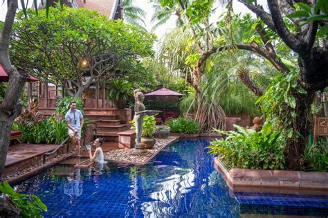 Best Bangkok Hotels With Pools (Infinity, Rooftop, and Tropical Pools)