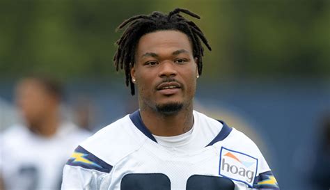 NFL injury roundup: Chargers lose star Derwin James to foot injury