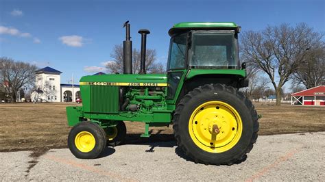 1982 John Deere 4440 at Davenport 2020 as S44 - Mecum Auctions