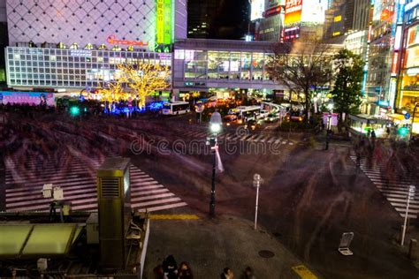 Shibuya crossing at night editorial image. Image of metropolis - 91293570