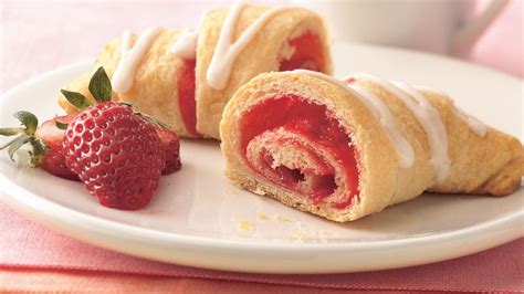 Strawberry Breakfast Crescents Recipe - Pillsbury.com