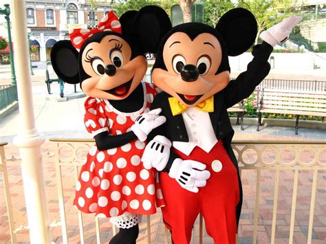 Disneyland vs. Walt Disney World: What's Different? - MickeyBlog.com