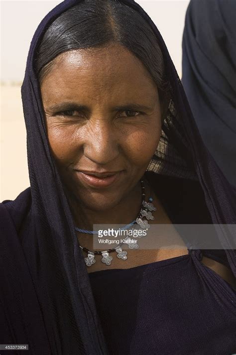 Mali, Near Timbuktu, Sahara Desert, Tuareg Woman, Portrait. | Ideias para retrato