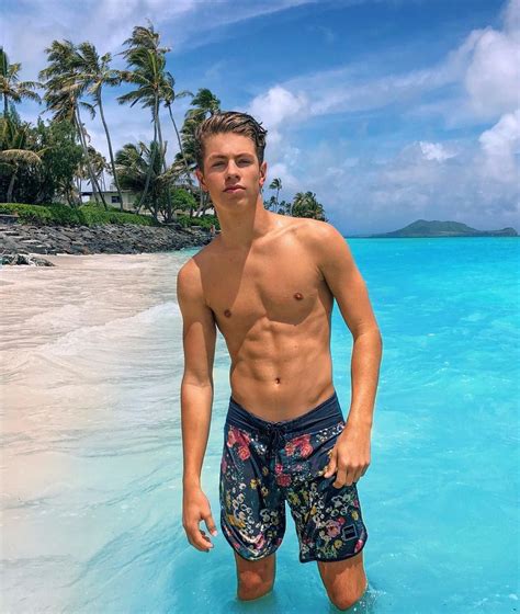 Ben Azelart on Instagram: "Back in Hawaii🌴😍Who wants to come next time??" | Cute teenage boys ...