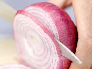 Tips To Cut Onions Without Getting Tears! - Boldsky.com