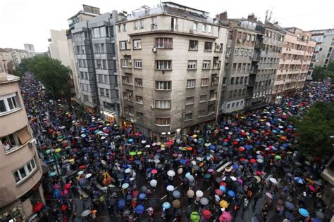 Tens of Thousands in Serbia Protest Mass Shootings, Government Policies