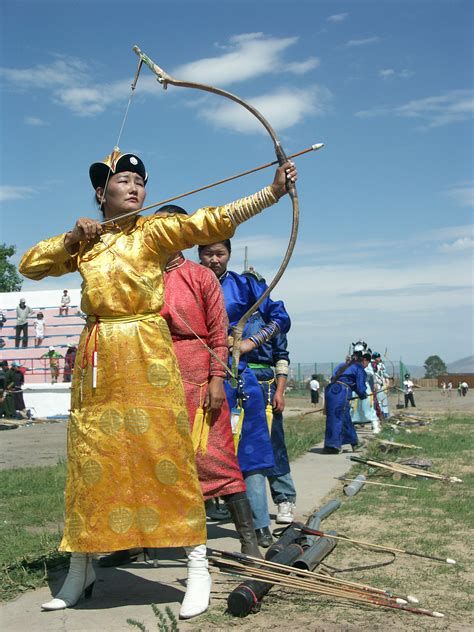 File:Naadam women archery.jpg - Wikimedia Commons