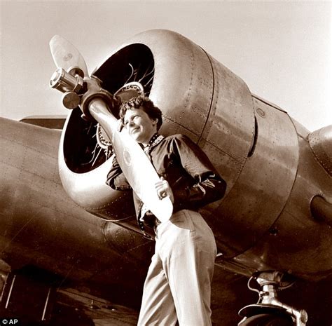 Unseen Amelia Earhart video from final flight shows her posing for photos | Daily Mail Online