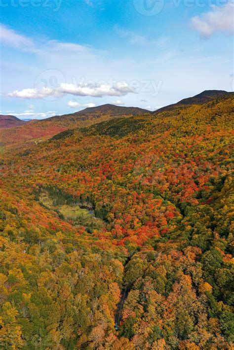 Panoramic view of peak fall foliage in Smugglers Notch, Vermont ...