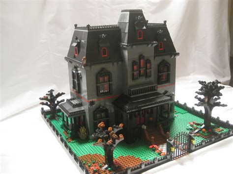 Haunted Mansion | Lego halloween, Lego haunted house, Lego projects