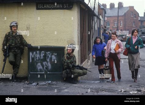 Belfast The Troubles 1980s. Islandbawn Street, Falls Road Belfast Stock ...