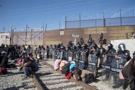 Scenes from the border crossing in Tijuana – The Seattle Globalist